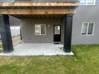 2 Bedrooms Lovely Spacious 14 by 10 ft Home closer to Lake, Eatery, Shopping Malls in Chestermere - 7