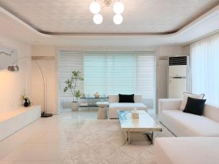 Extra large, 4 minutes to Unju Station, 9 minutes to Yeoksam Station, Gangnam, Seolleung, COEX, Apgujeong, Cheongdam, 1 minute to convenience store, Parking, luggage storage, Pickup - 7