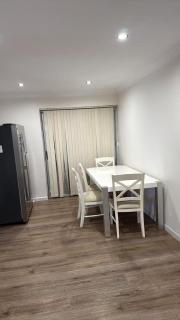 R8 Bright Spacious Room near Perth Airport with AC - 9