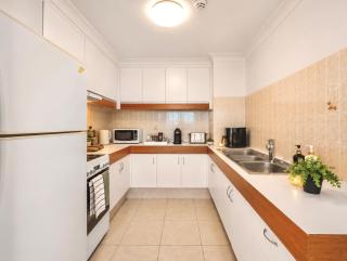 Robin's Oceanview Penthouse 1 Min to Beach - 4