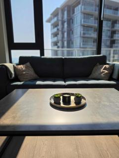 2BR Lakefront Pool · Beach · Golf Sim - 3