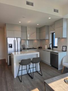 2BR Lakefront Pool · Beach · Golf Sim - 8