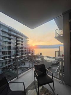 2BR Lakefront Pool · Beach · Golf Sim - 7