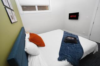 Little Italy 5BR Stay with Optional Parking - 9