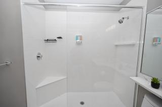 Little Italy 5BR Stay with Optional Parking - 8