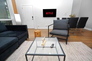 Little Italy 5BR Stay with Optional Parking - 4