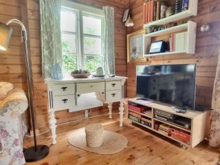 Ferienhaus-auf-Naturgrundstueck-mit-Ofen-Tischfussball-und-zwei-Terrassen - 4