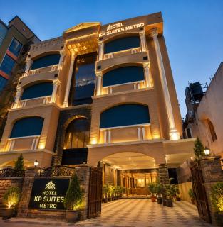 Hotel KP Suites Metro Near LakeShore Mall - 0