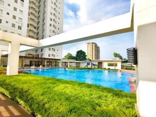 324T1 Avida Towers Cebu IT Park 3BR Unit 2CR 55 Smart TV - 4