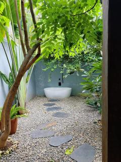 Tres Villa Panglao - 450 sqm private yard with pool and Solar System - 1