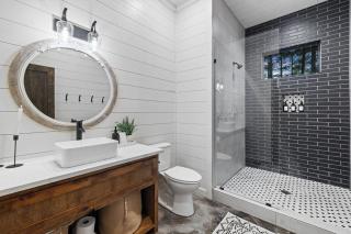 Hot Tub, Fire Pit, Play Set, 2 King BR, Bunk Room - 7
