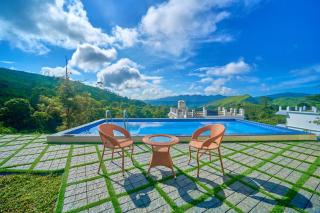 Velora Pool Resort Vagamon by VOYE HOMES - 9