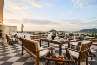 Raj Kuber - A Boutique Lake View Hotel - 2