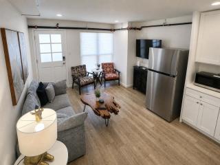 Stylish 2BR Retreat - Concrete & Canopy - 3