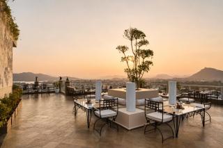 Raj Kuber - A Boutique Lake View Hotel - 4