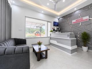Hotel Paramhans - 8
