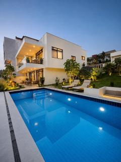 Luxury Villa in Kigali with Private Pool & 100" Cinema - 0