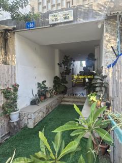 3 Stairs Only to Cozy Flat on Hillel st - 9