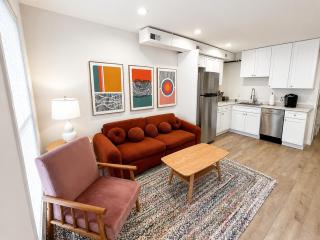 The Retro Retreat 3rd Floor Apartment - 0