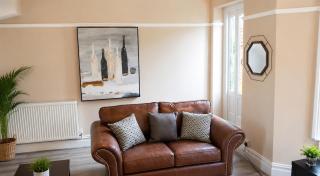 Roof Terrace Three Bedroom Apartment Near City Centre - 1