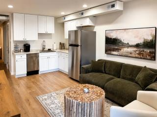 The Riverwood Retreat - St. Charles - 9
