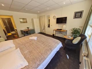 Donna's Short Stay & Guesthouse - 4