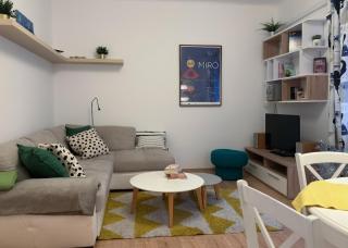 Quiet Apartment Maksimir - Self Check-in - Parking - 0