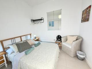 Alquiler de Habitación privada con las areas de sala, cocina y baño que se comparten cerca al Mar! - Alcalá - 4