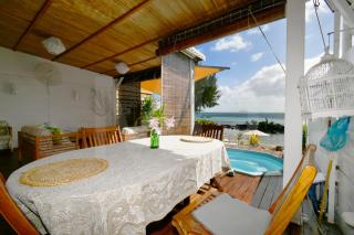 Meerena Cheerful Beachfront Cottage with Jacuzzi - 2