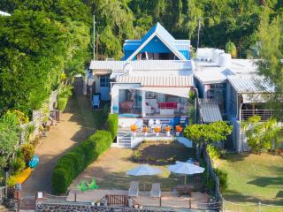 Meerena Cheerful Beachfront Cottage with Jacuzzi - 1