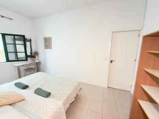 Alquiler de Habitación privada con las areas de sala, cocina y baño que se comparten cerca al Mar! - Alcalá - 1