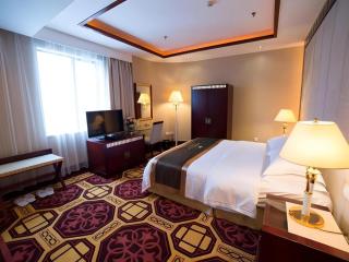 Yijian Holiday Hotel - 1