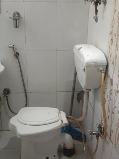 Lake Boulevard Guest House - Srinagar - 5