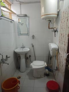 Lake Boulevard Guest House - Srinagar - 1