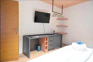 Juna's Hotel - 3