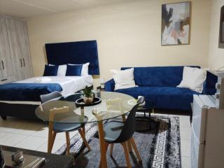 16 Durham Street, Kensington, Johannesburg I House & Studios I Backup Power I Full Amenities - 7