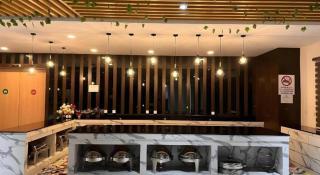 D Arc Hotel - 8