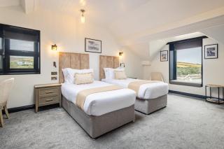 Falcon's Nest Hotel - 9