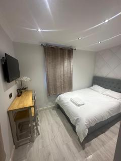 Cosy 1 Bedroom Studio with Private Entrance - 0