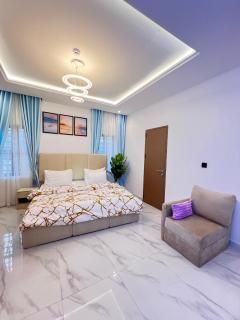 Apex GRA Studio Apartment in the Heart of Ikeja GRA with 24hours Power Supply , a Free WIFI and a Balcony with a Beautiful View - 0
