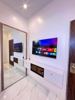 Apex GRA Studio Apartment in the Heart of Ikeja GRA with 24hours Power Supply , a Free WIFI and a Balcony with a Beautiful View - 4