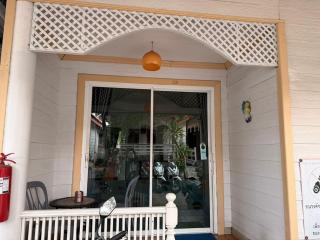 ลุงชีพบ้านพัก เกาะล้านLoongcheeb House - 7