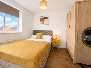 Modern 3Bed Home, Sleeps 8, Parking x2, Games, M25 - 4