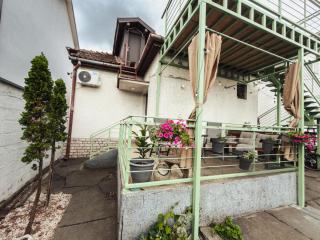 TheCozyHouse Novi Sad, Private Garden Retreat - Pet Friendly - Walk to Center - 2