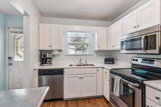 Sunny Dayz - Unit B, 1124 Park - 6