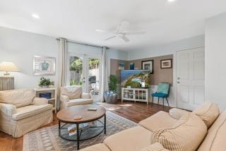 Sunny Dayz - Unit B, 1124 Park - 1