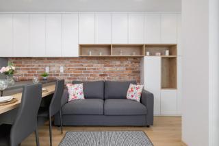 Modern Studio with Balcony Mogilska Tower Krakow by Solarento - 7