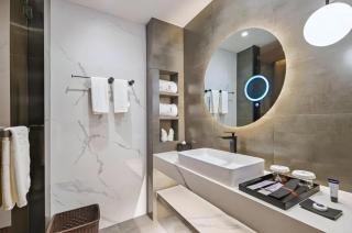Revana Hotel Shenzhen - 1