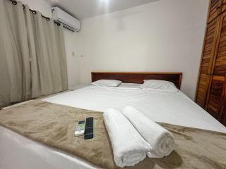 Casas com 2 suítes (ambas com ar split) e internet privativa 300MBPS, no Residencial Village do Bosque, condomínio com quiosques com churrasqueiras , piscina, sauna portaria 24hrs, a aproximadamente 200m da praia de Taperapuã Axé Moi - 8