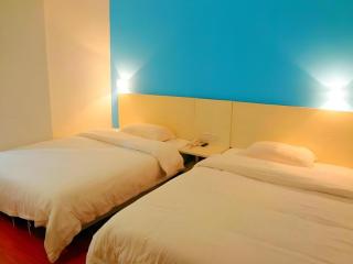 V8 Hotel Xi Cun Branch - 2